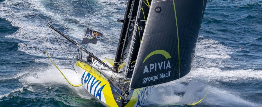 APIVIA en course-poursuite dans le Pacifique 