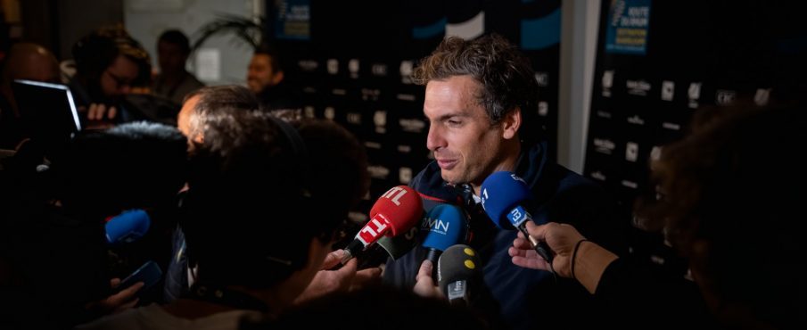 Report du départ : faire face et réagir, pour APIVIA et Charlie Dalin
